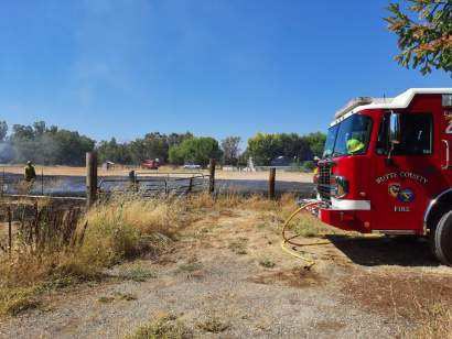 CALFIRE_ButteCo's tweet photo. Firefighters at scene of a vegetation fire in Nord off of Meridian road. 1/2 acre of grass, hose around fire. Resources will be at scene the next hour working on full containment and control #Kansasfire https://t.co/bbPfaCXmr7