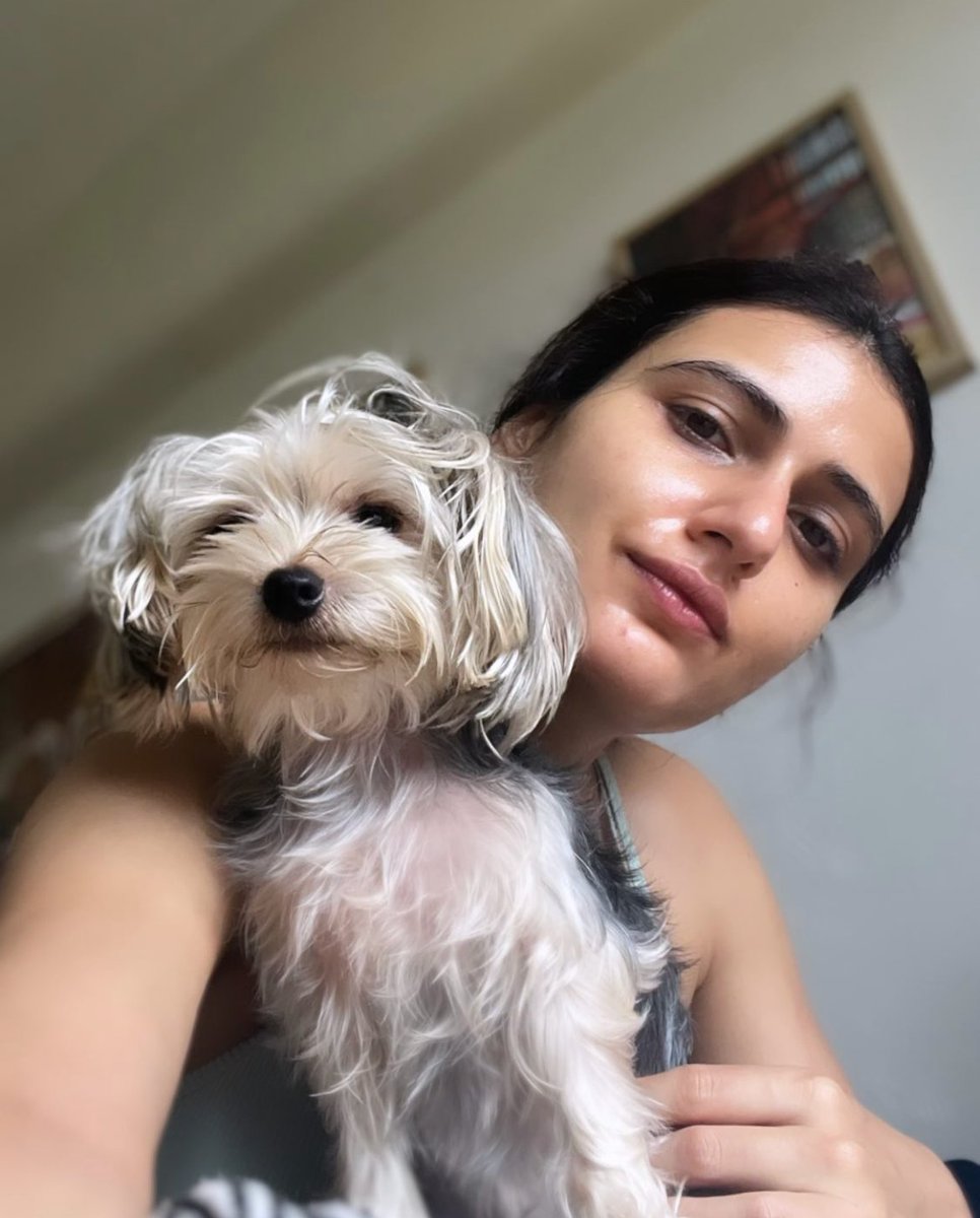 #FatimaSanaShaikh enjoys a fun day with her furry friend! 🐶