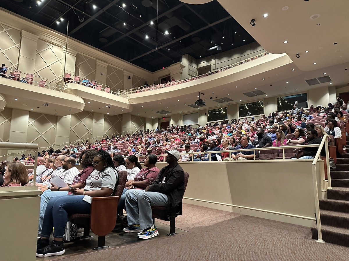 Such a great morning getting better #together for the <a href="/HindsCC/">Hinds Community College</a> team! We’re ready for a big 2023-24. #AllInForHinds