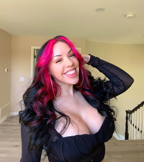 Happy Friday&hellip;😈🖤 https://t.co/8AdyoGrZXg