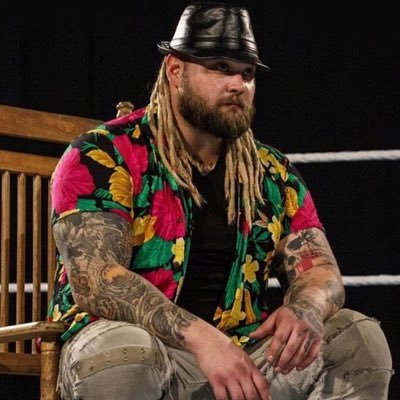 wrestlelamia's tweet photo. Bray Wyatt was so devoted to his character that he attended Jury Duty in full character. 

In Jon Robinson’s "NXT: The Future Is Now" book, he mentioned Bray Wyatt once attended jury duty in full Wyatt attire. This would include the Hawaiian shirt, Straw hat and white trousers. 

What a fuking bawce.
