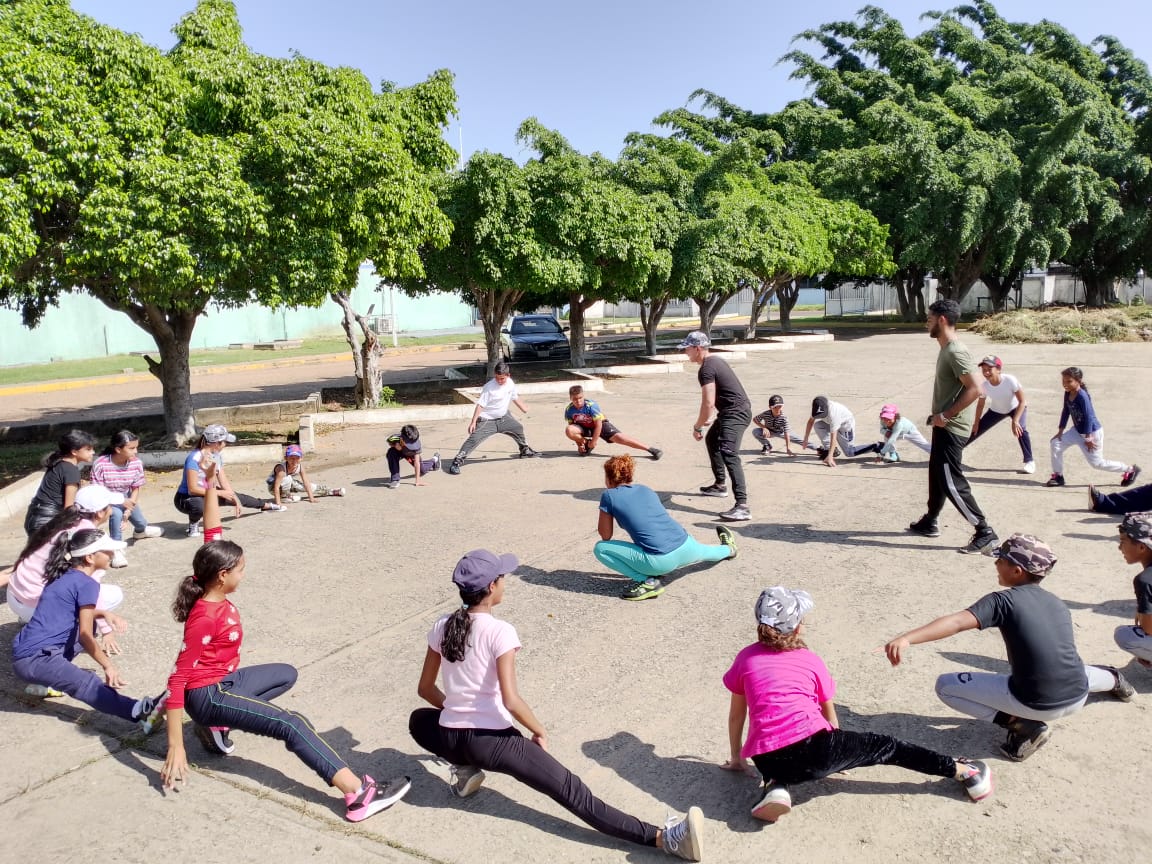 🎊 una semana más, 😍 culminó llena de muchas bendiciones 🙏🏽 y por supuesto con el deporte que no puede faltar ❤️.... Dinámicas, juegos, rifas y sobre todo el compartir entre amigos , compañeros 🙏🏽🙏🏽🙏🏽🙏🏽🙏🏽😊 .. encantados mis niños con la visita de los profes de deportes 🙏🏽