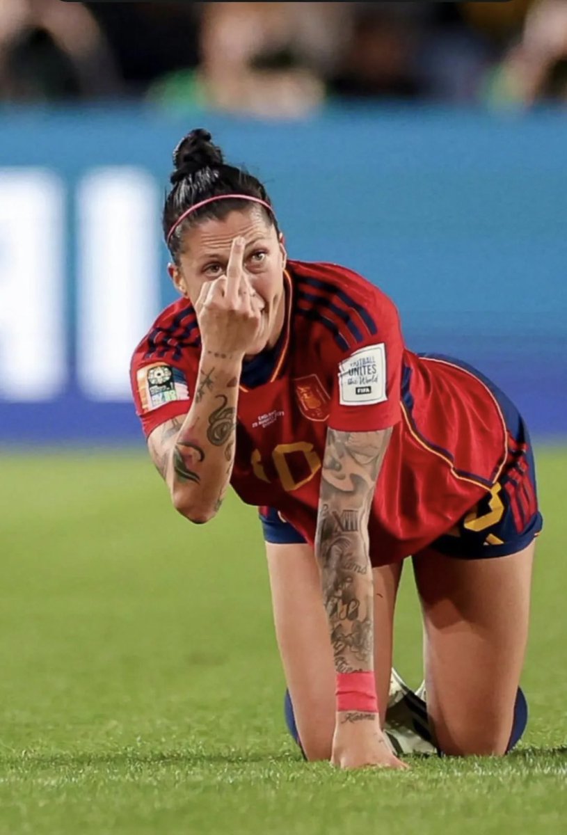 Cdbreogan's tweet image. Lo ocurrido en la
@rfef hace un daño terrible al fútbol español en general y fútbol femenino en concreto.Las campeonas del mundo y las futbolistas madrileñas y españolas no merecen esto. Ojalá la @RFFM_oficial haga un comunicado oficial apoyando al fútbol fem @JenniferHermoso
