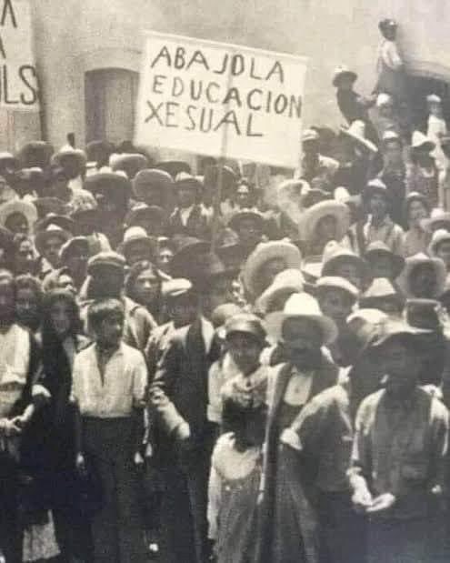 Padres de Familia Mexicanos 🇲🇽

Año: Podría ser cualquiera entre 1933 y 2023.