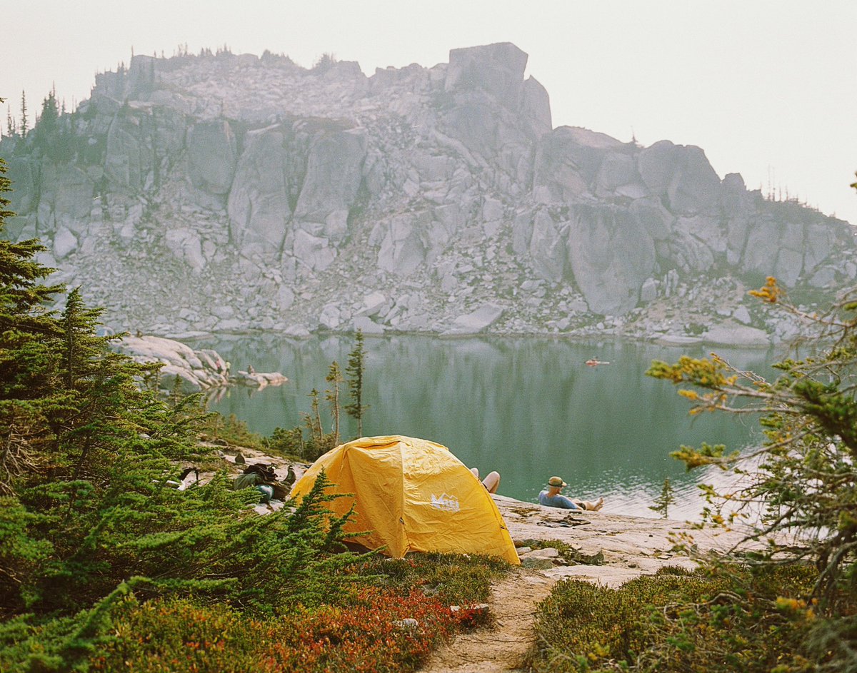 JoseePearlson's tweet photo. Smokey weekend in the mountains on medium format film 🎞️ https://t.co/xaTX7jCIJp