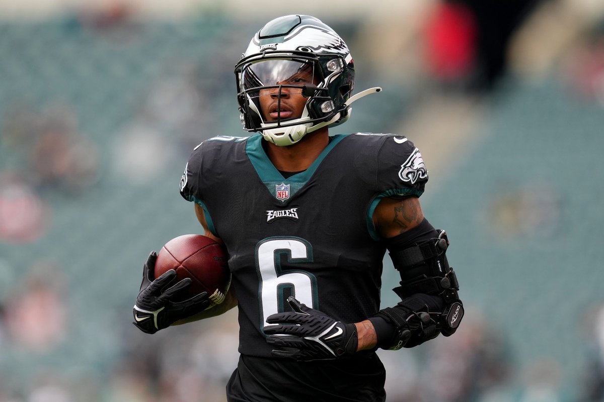 nflrums's tweet photo. Philadelphia Eagles Devonta Smith was marked down by several scouts as a player that was not durable enough for the #NFL  

Smith has played in 38 games and not missed any.

Devonta is proving the critics wrong and could be a top 5 WR this season. #Eagles https://t.co/r0hQnaY78k