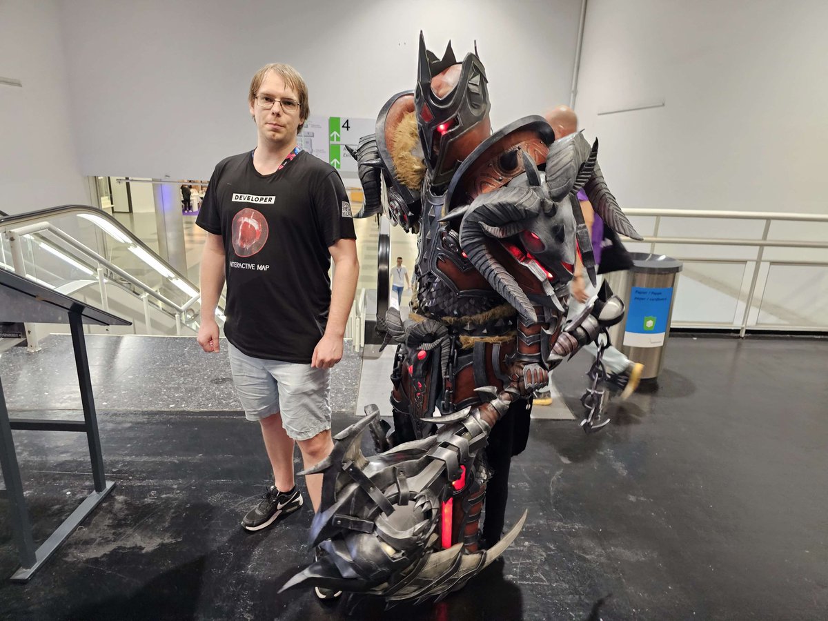 ADielhof's tweet photo. @HumansNoContext Pretty sure I would not stand a chance if this would be more then a Cosplayer. That sycthe would cleave me in half! Pic taken on #gamescom2023

Right Cosplayer: dragooncos (Instagram).
Left: Dev of D4 Interactive Map on #Overwolf.

https://t.co/PYGvKqDNgF https://t.co/F7cswSct97
