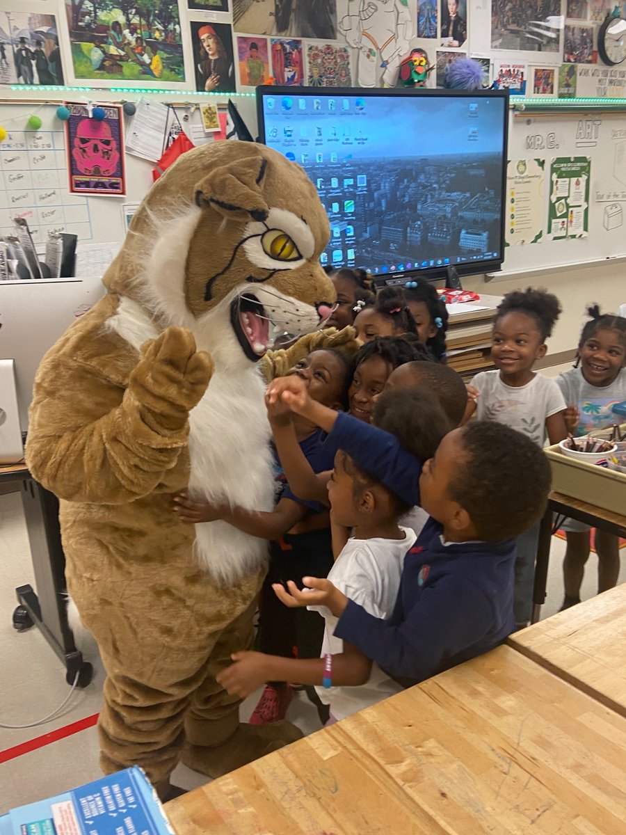 MsLFrazier's tweet photo. We made a surprise trip to some classrooms with perfect attendance today and the students were sooooo excited to see the Boyd Bobcat. Look at those smiles!
@MiszSpearman @PrincipalK_APS @AP_Fagan @APSBoydES @apssocialworker https://t.co/OSLQZx5V9d
