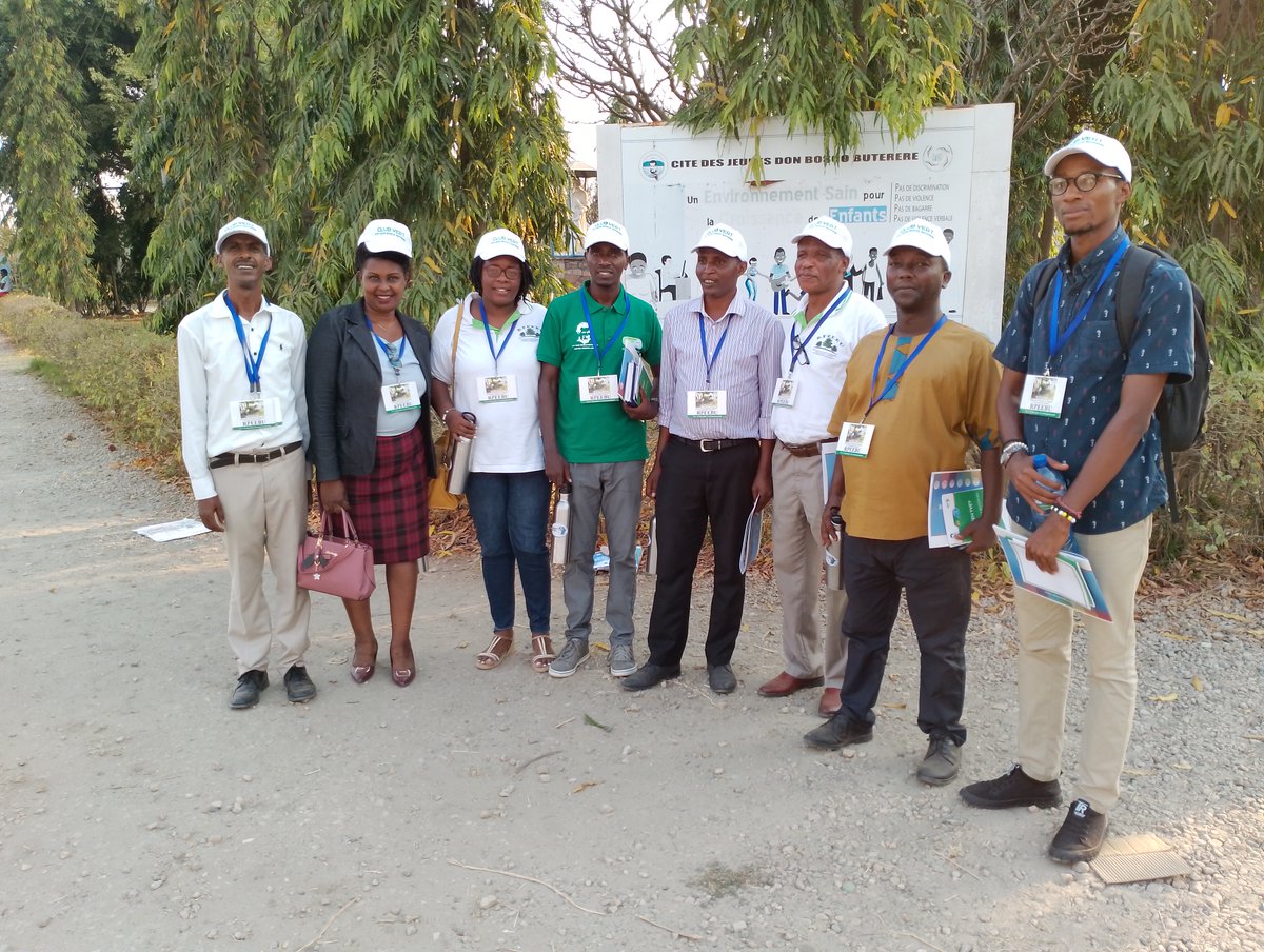 ERpeebu's tweet photo. En date du 23 Août 2023, le #RPEEBU a eu l'honneur de participer dans une journée de table ronde sur le biogaz dans les enceintes du Lycée Don Bosco de Buterere sous l'invitation du #ClubVert de ce même Lycée.
#education
#environnement
#biogáz #biogaz
#club https://t.co/Zecz0GBBeJ