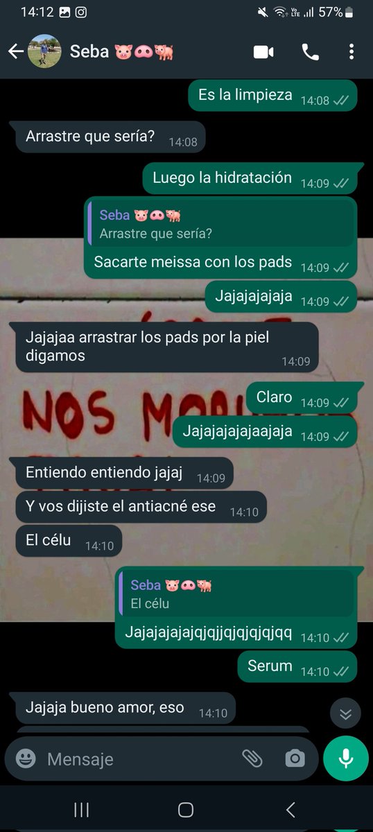 MuntalFatima's tweet photo. Tratando de explicarle a novio cómo hacer una rutina de skincare. 
El célu JAJAJAJAJAJA https://t.co/P0jzwAji0O