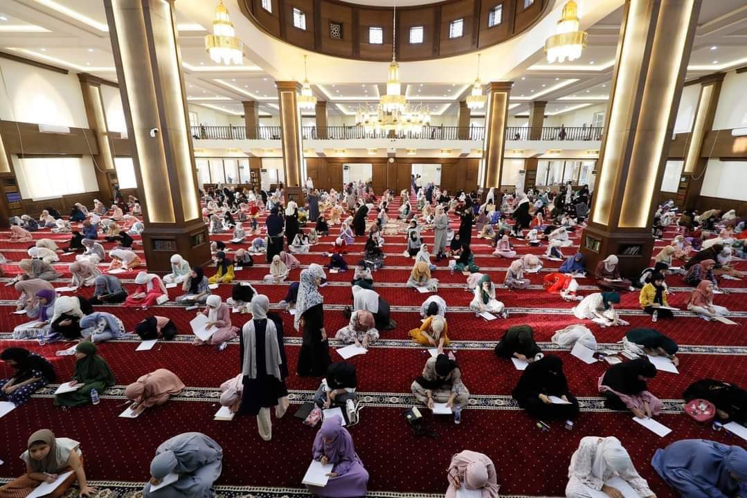 yusuf_ayubii's tweet photo. 100,000 participants in the competition to memorize the hadiths of the Prophet Muhammed in KURDISTAN 💗 https://t.co/SY6vbljVNm