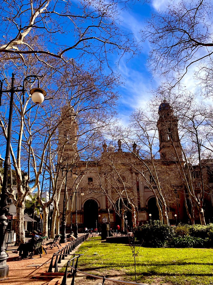 Mirkeliis's tweet photo. 25 de agosto por la Ciudad Vieja - Montevideo 🏙️ 🇺🇾.
Un espectáculo su arquitectura colonial. https://t.co/pYpDi3nBA8