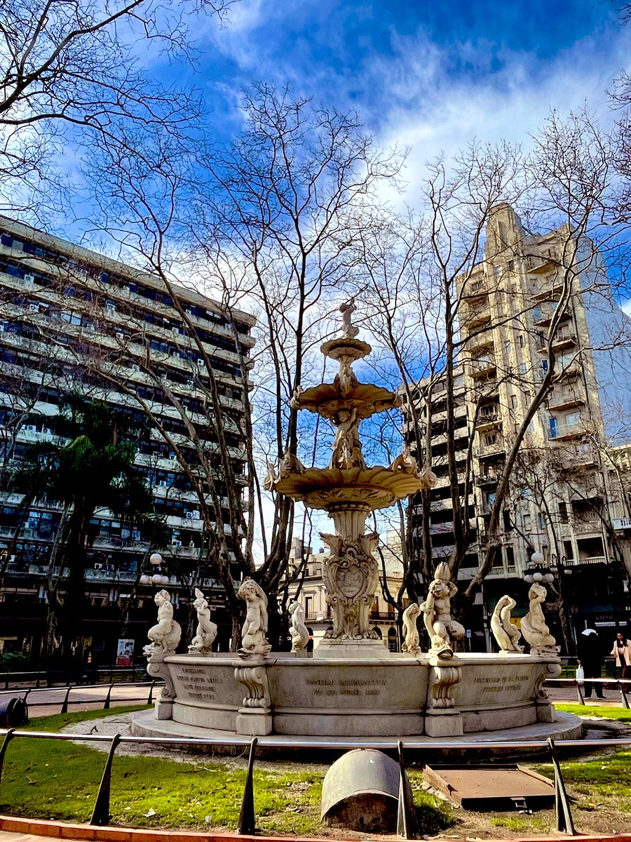 Mirkeliis's tweet photo. 25 de agosto por la Ciudad Vieja - Montevideo 🏙️ 🇺🇾.
Un espectáculo su arquitectura colonial. https://t.co/pYpDi3nBA8