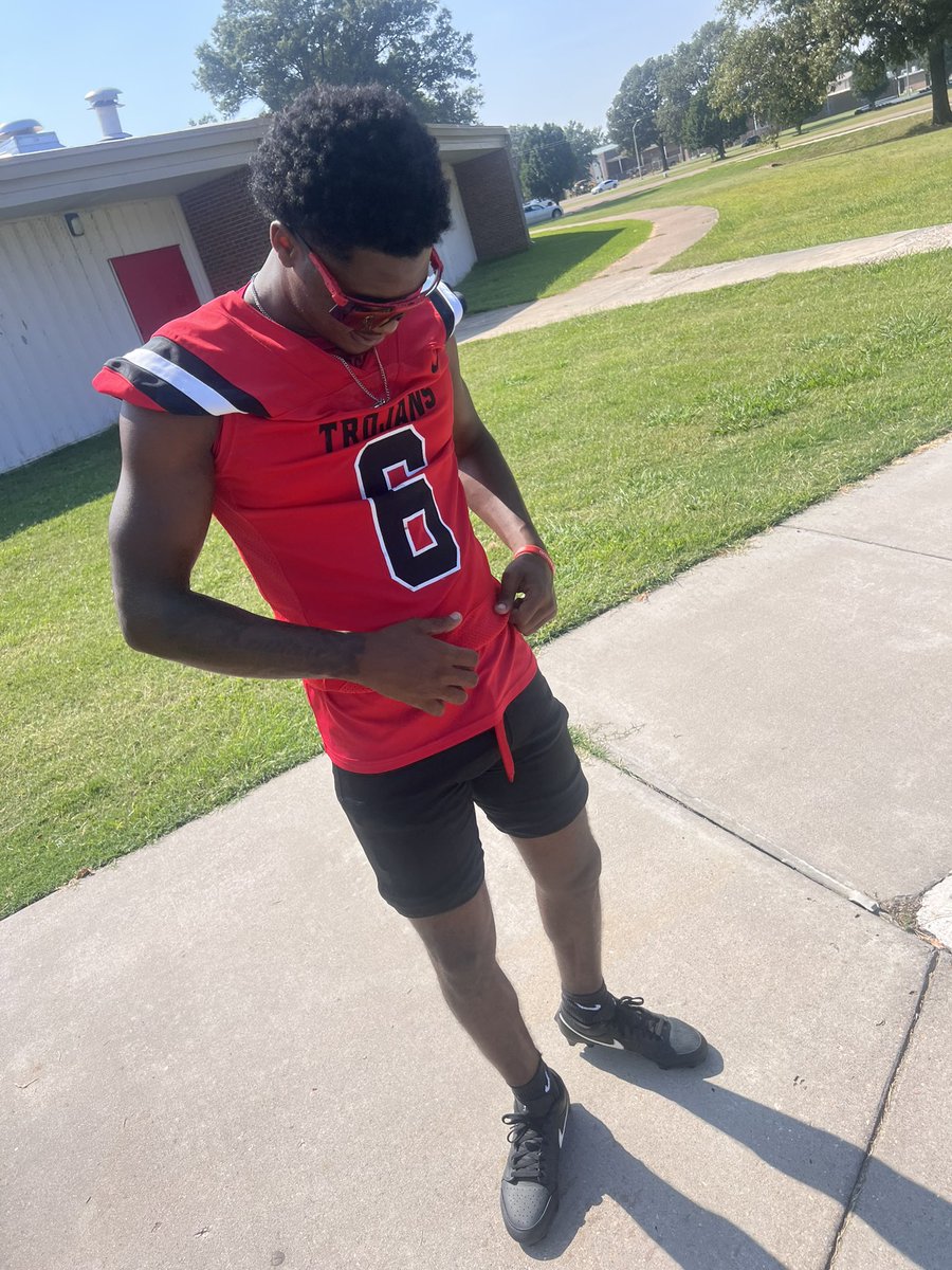 VamarioM's tweet photo. Year 1 🍿

@JUCOFFrenzy @JuCoFootballACE @Mdccfb https://t.co/MfW4cbh9zO