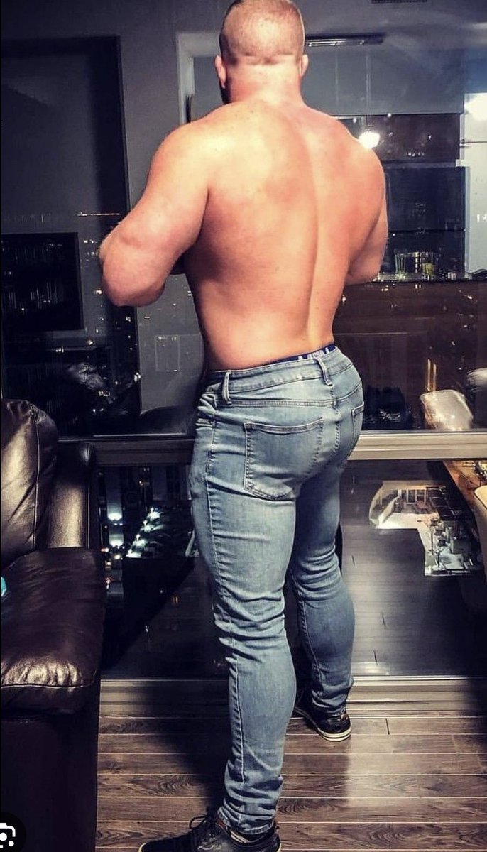 PartyBroCasper's tweet photo. MOTHERFUCKING HELL BRO! THAT BUTT BULGE IS SO FUCKING ROUND IN THOSE JEANS  MAN #buttbulge #muscle #roundass #beefyass #roidass #musclebutt #jeansbutt #musclejeans #jeansbulge #guysonroids #bulgingjeans #tightjeans #roidedmen #musclebro #levisbutt #muscles #roided #roiddaddy https://t.co/zLOCNvvXa6