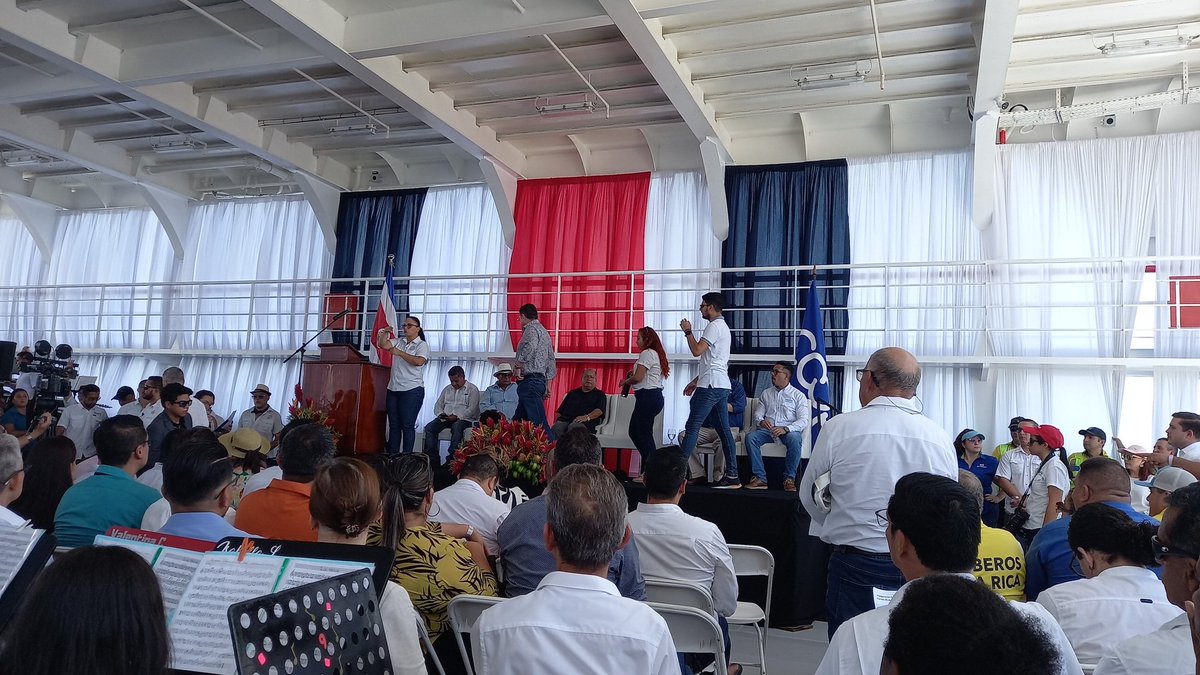 CaluloVenegas's tweet photo. En la inauguración del Ferry San Lucas III, el Presidente de 🇨🇷 dijo que "la deuda adquirida debe ser cumplida..." ojalá fuera cierto y no pura pose, porque seguimos esperando que el Gobierno le #PaguealaCaja https://t.co/yIcWUlykdl