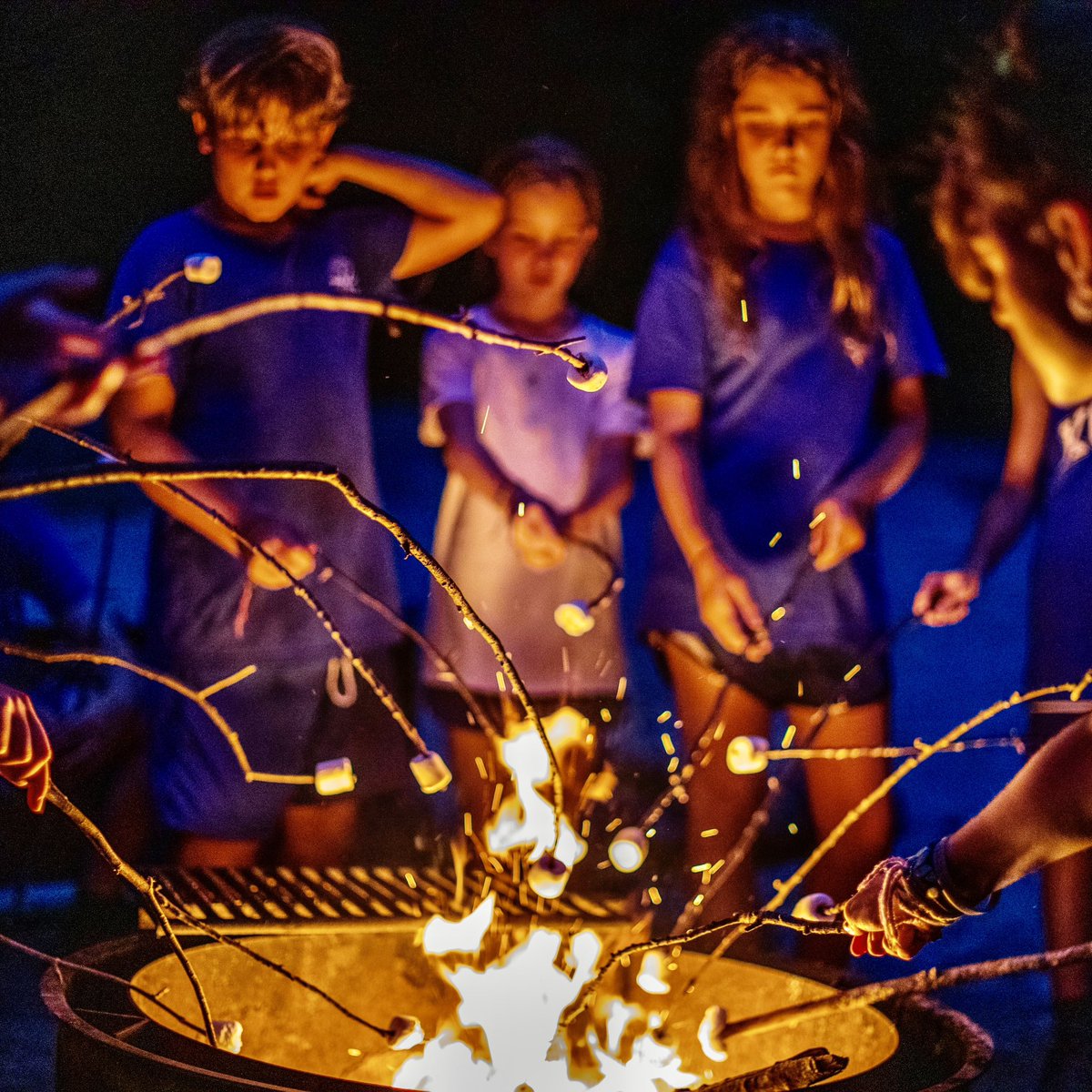 Our fave kind of Friday night lights! 🔦We ❤️ campfires with our Maine camp friends! Happy weekend everyone! #fridaynightlights #campfire #roastingmarshmallows #mainecamps #summer2023 #summer2024 research &amp; enroll: mainecampexperience.com