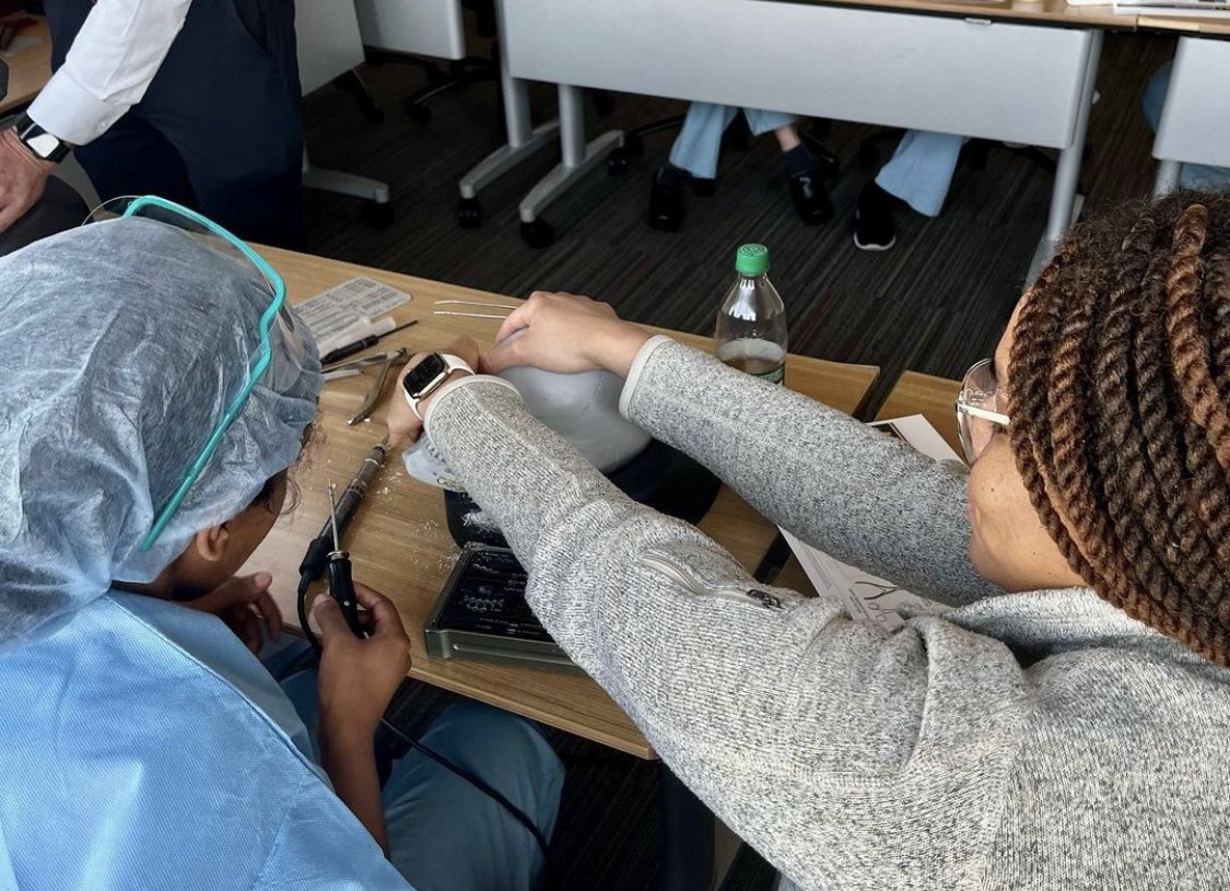 The residents had a great time learning principles of #CMF plating during our annual trauma workshop!  Thanks <a href="/StrykerComm/">Stryker Communications</a> for your support #MedTwitter #IamOto #residency #ENT