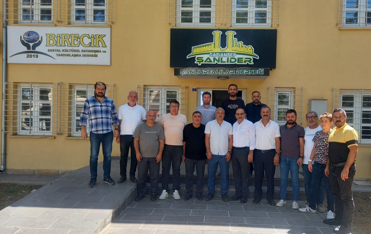 Günlerden Cuma, yine bir aradayız... Geleneksel Cuma Buluşmalarımız devam ediyor... Haftaya sizi de bekleriz...