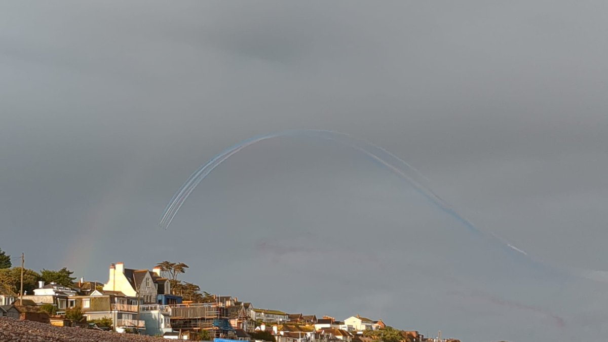 profnickstone's tweet photo. Missed @rafredarrows #BudleighBeach and #Rainbow for #ICAVS - but think the @easyjet cockpit made up some of it… https://t.co/G7zrISeLMf