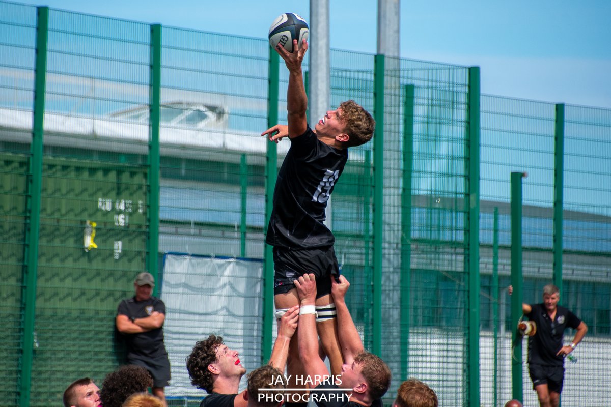 JayHarrisPhoto1's tweet image. Continuing their great form from the Malvern Festival, this was a cracking game and fantastic result for @exechiefsacad U18s as they defeated @Saracens  U18s 44 v 27. 

facebook.com/media/set?vani…

Well played lads 👏👏
@ExeterChiefs @execollsport @TCSportsAcademy