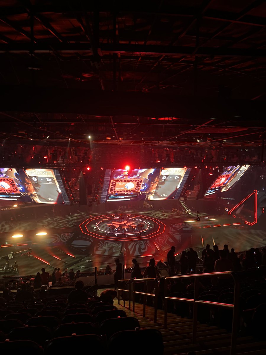 lyss_val's tweet photo. about to see loud reverse sweep @ champs https://t.co/Ks8aC4T6Pv