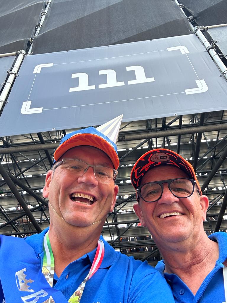 lookolouk's tweet photo. Dag zit er op. Mooie dag op het circuit. #dutchGP #ZandvoortGP #eventmakers #werkenbijvolkerwessels https://t.co/Njhz3BQdG1