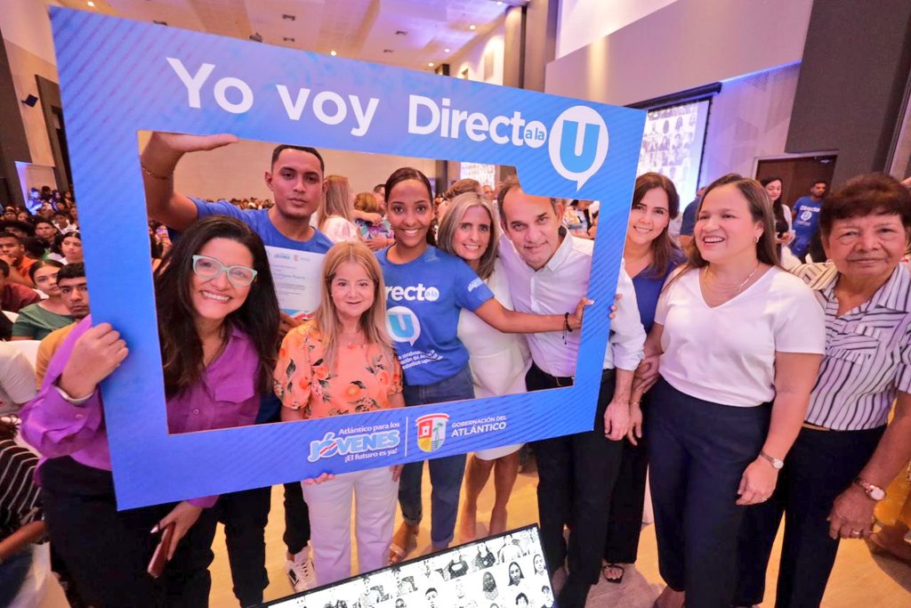 cataucgo's tweet photo. Este es un momento histórico para el Atlántico, con la entrega de estas 1085 becas,  cumplimos una vez más con los objetivos del Plan de Desarrollo de llevar más calidad educativa y acceso a la educación superior 👏🙋🏽‍♀️

#EducaciónParaLaGente
#DirectoALaU https://t.co/yKSSOSPXTJ