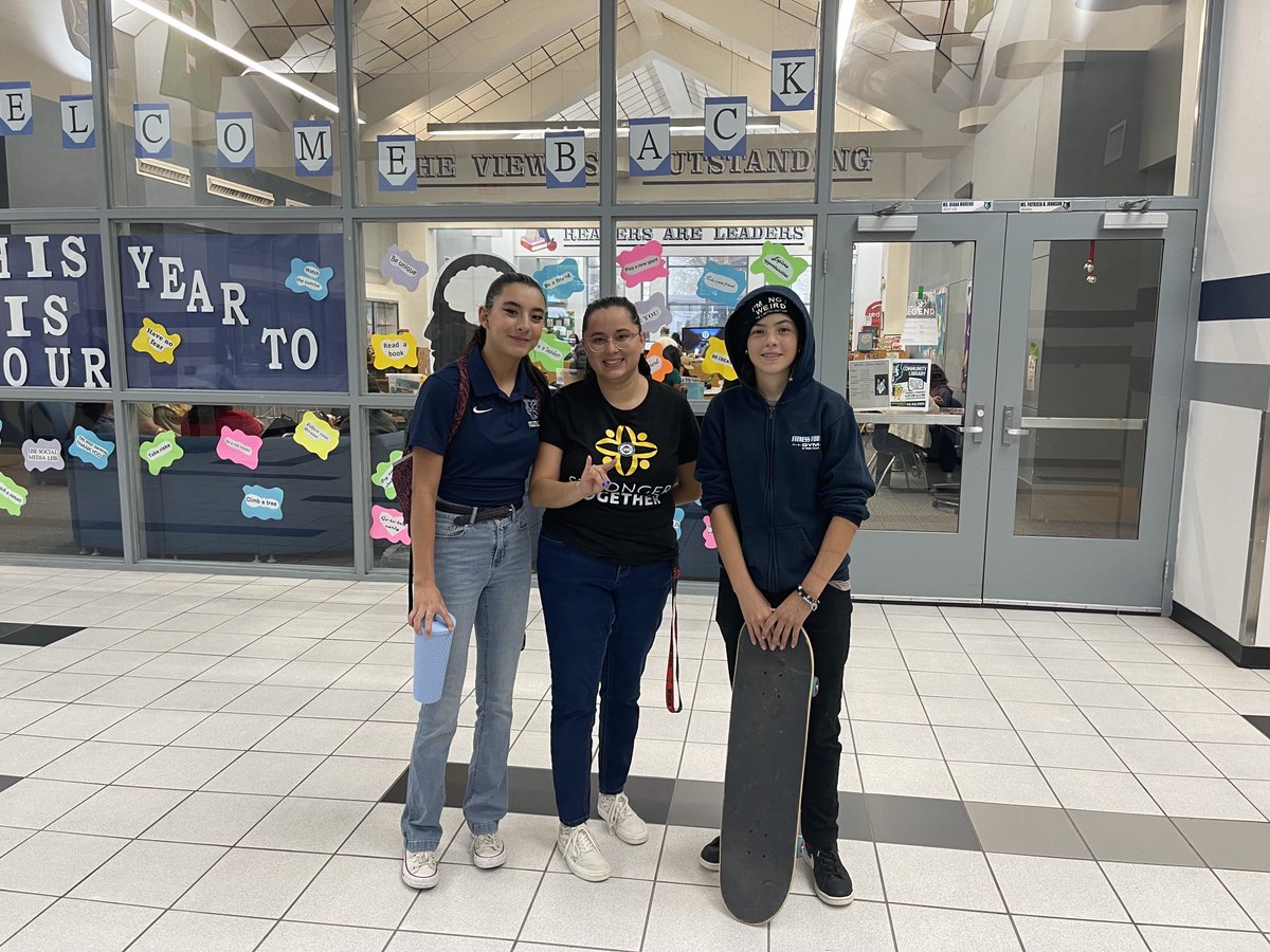 BAILONANGELICAM's tweet photo. The Lobo crew greeting students first thing in the morning. #BeAnElephant #HeartFirst https://t.co/RxBD2RKhyj