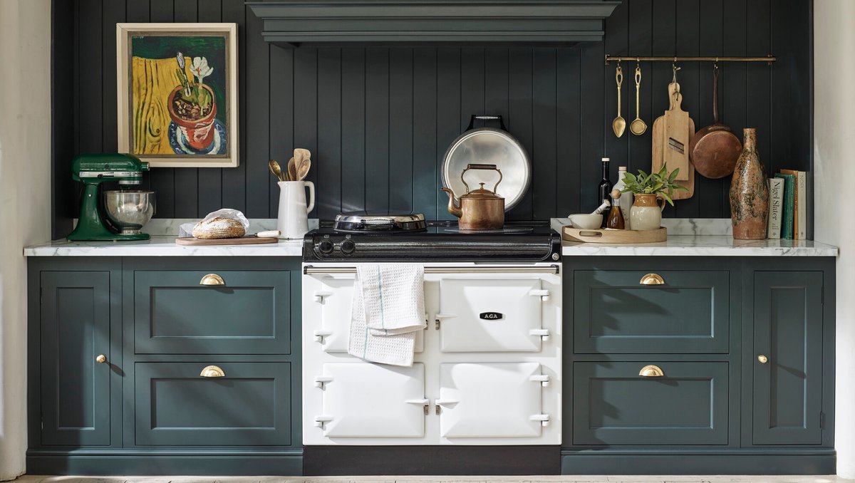 AGA cookers are unlike any other household appliance.
Because of their renowned longevity – an attribute shared by the Rayburn – these iconic cast-iron range cookers have frequently been passed down from generation to generation. Click to learn more: l8r.it/kpUO
