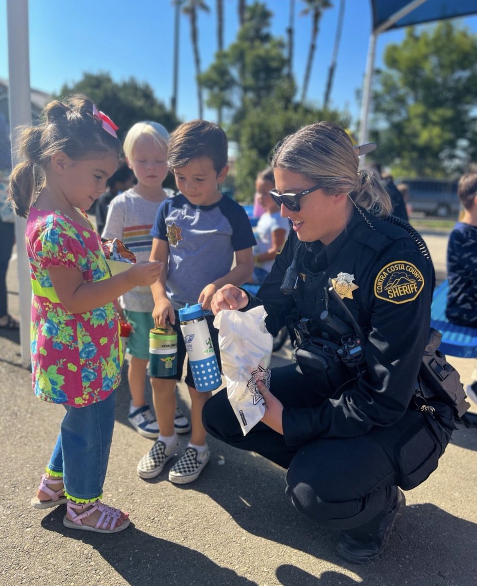 DBEdolphins's tweet photo. We had the BEST day yesterday with our Contra Costa County Sheriff’s Deputies! They played at recess with all our students TK-5th grade. It was amazing to watch students who were initially apprehensive, completely put at ease by the kind, warm nature of all of the deputies here. https://t.co/eotTh9tKJt