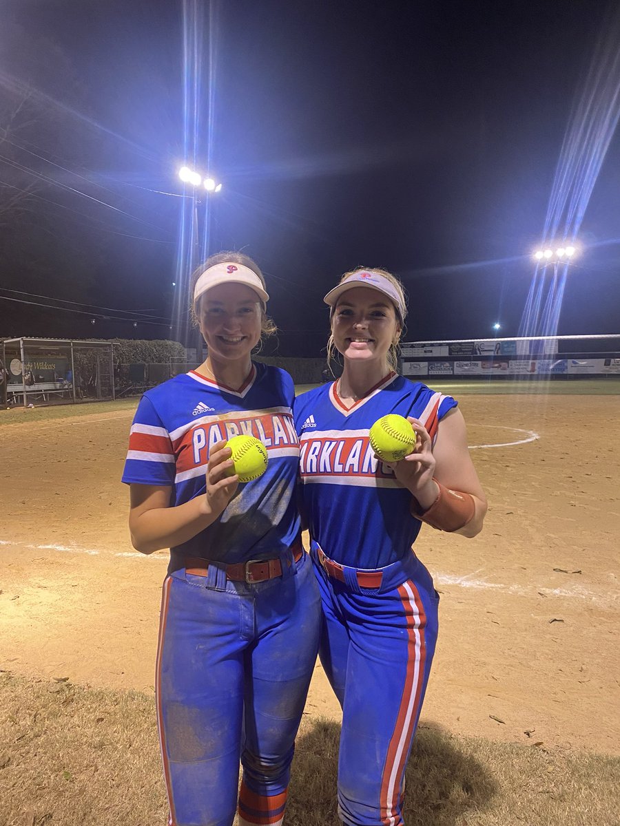 parklanesball's tweet photo. Another win last night at Silliman (11-1).  &amp; 💣s by @Mackpaige2024 &amp; @issiecoker 
Two big district wins this week VS two quality teams. Back at it tomorrow at the @CoLinSoftball tournament! 
#INTENT https://t.co/j2b9GWTm6P