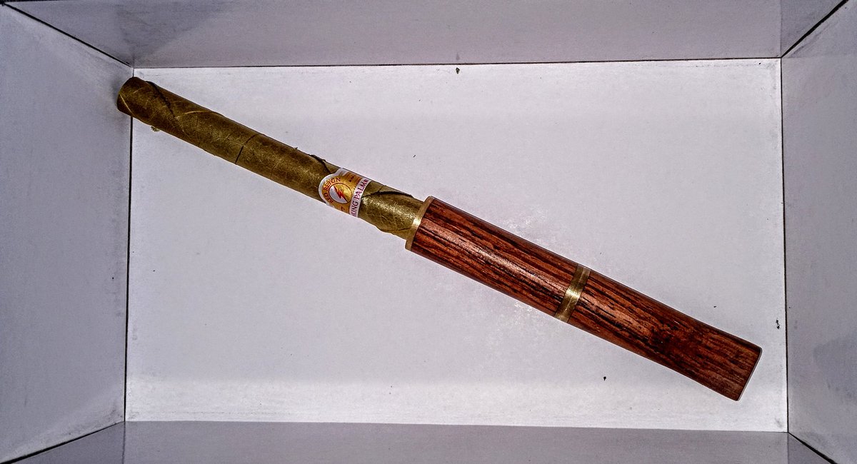 photowarrior's tweet image. King Palm #RedReign 
#Marijuana #Cannabis 
#Joint #JointHolder