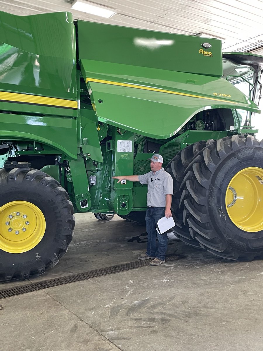 rdoequipment's tweet photo. This week, team members from South Dakota hosted a combine clinic to help farmers get answers and stay in the know with equipment and technology, helping to alleviate any pressure you may feel this harvest season. https://t.co/e2SNP9mXHx