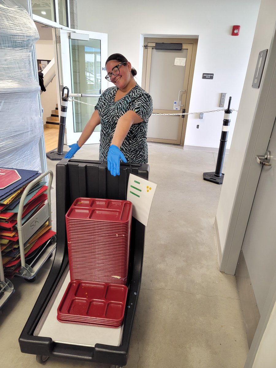 Rio Child Nutrition (@riochildnutr) on Twitter photo School is back in session and we're rolling out real trays <a href="/RioSTEAMSchool/">Rio Del Sol School</a>! #rioschools School is back in session and we're rolling out real trays <a href="/RioSTEAMSchool/">Rio Del Sol School</a>! #rioschools