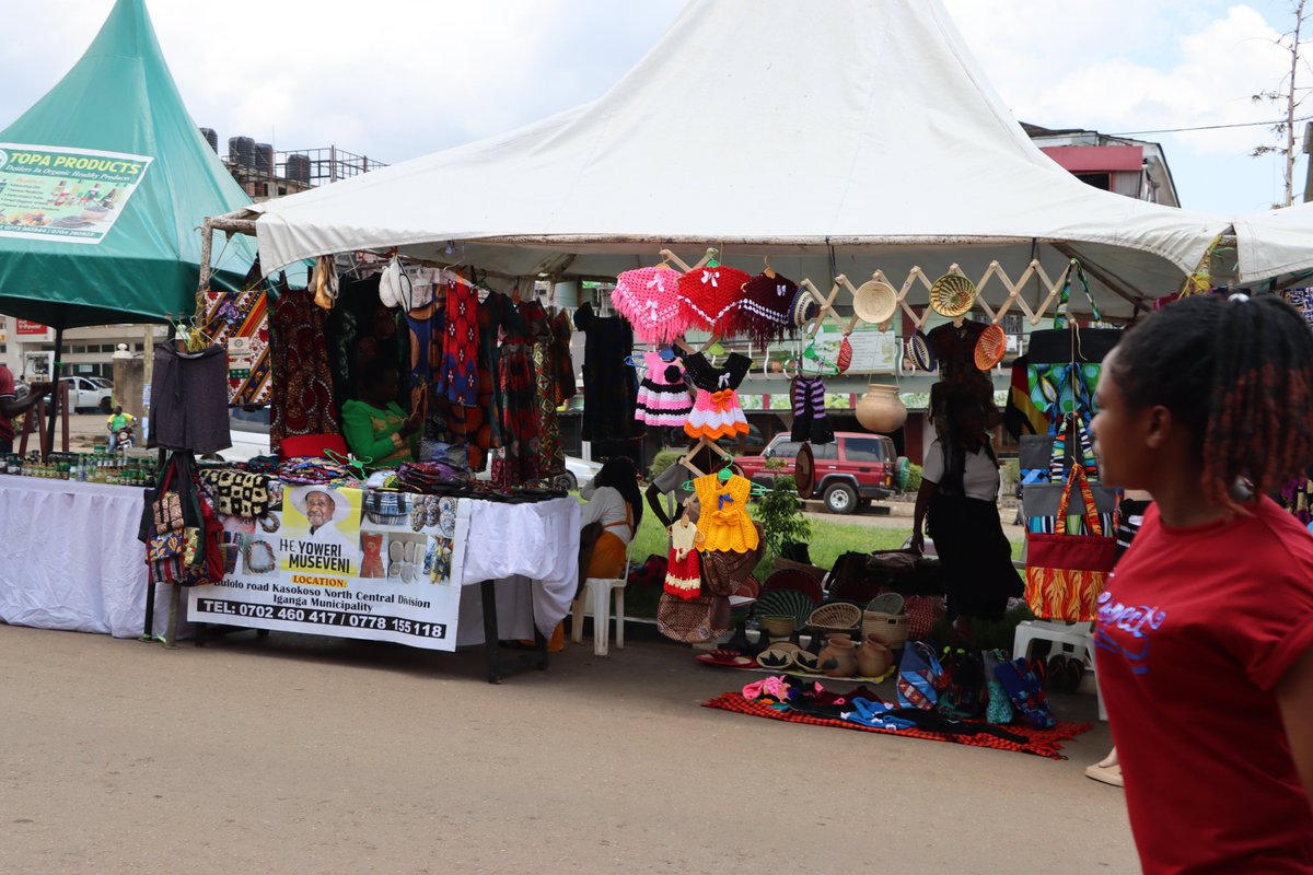 USSIAssociation's tweet image. #dayone of @USSIAssociation  #FortPortal #streetmarket #done. Join us for the remaining #days #BuyUgandaBuildUganda
#streetmarket #SME #events
#joinus