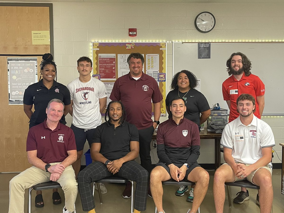 CoachLCole's tweet photo. 🔥New elective at JHHS - Sport, Exercise &amp; Health Science🔥
We wrapped up Module 1 - Playing Sports- with a fantastic group of local collegiate athletes. Their experience, stories and advice to our student athletes was amazing! https://t.co/84cjqKOFVE