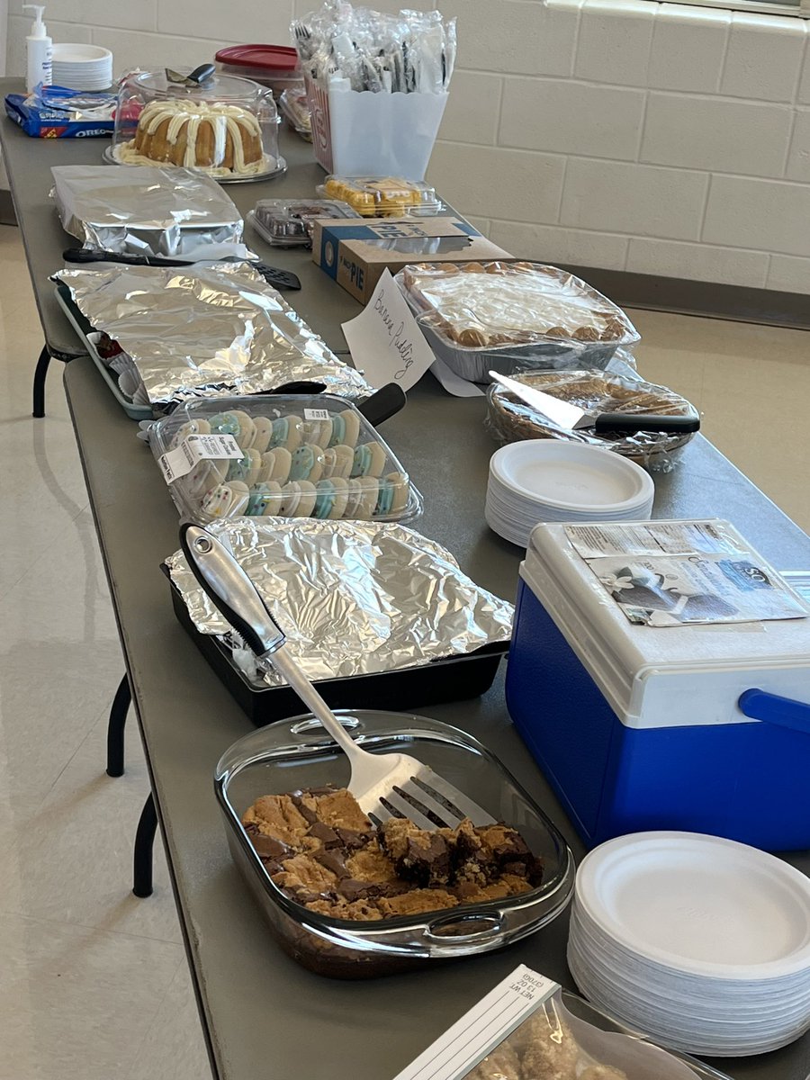 HallieWellsMS's tweet photo. HWMS celebrated the return of staff, welcomed back our new students, and prepared lessons to engage ALL students.  It was an amazing preservice week and we can’t wait to see all our Mustangs on Monday.  Set your alarms!!!  @HWMS_AP_Paskvan @DrMcNeal_HWMS @bethfthomas1 @TcKelly23 https://t.co/4JJNIT5DP9
