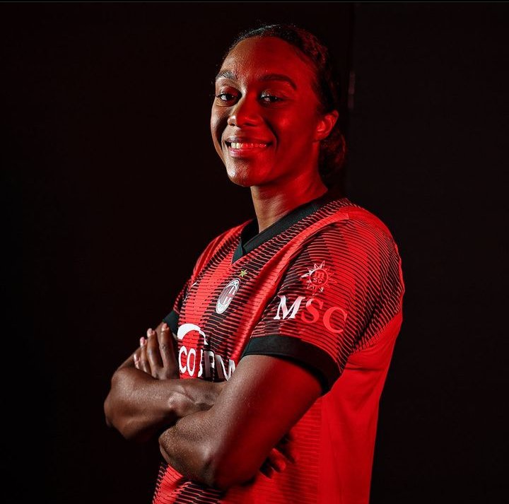 _Zeroazero's tweet photo. #Milan 🔴⚫: Allyson #Swaby è una nuova #rossonera. Il difensore #giamaicano classe '96 ha firmato un contratto #triennale sino al 2026. Per lei ritorno in #Italia, dopo l'esperienza alla #Roma.
@Sebastiano_M64
Ph: IG AC Milan Women https://t.co/lQu52mfbZP