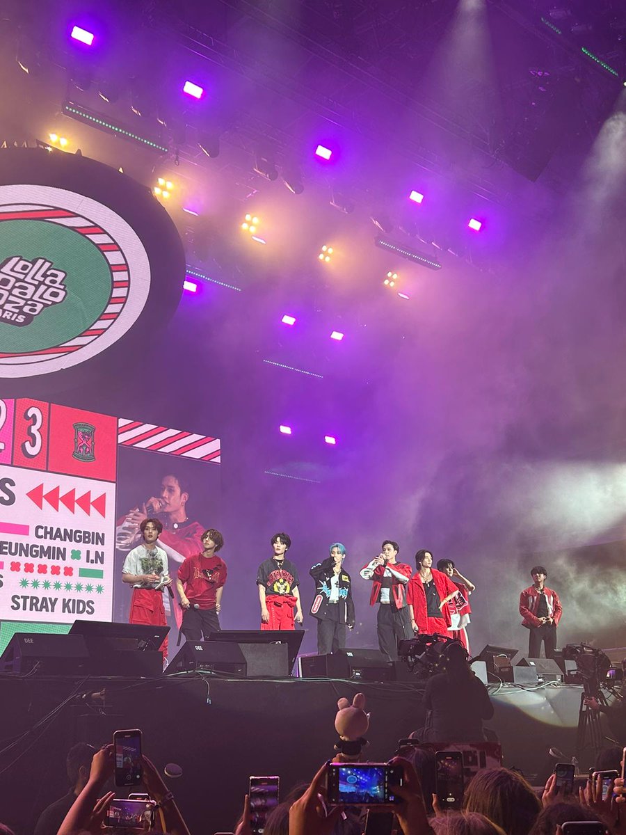 msl_miss's tweet photo. @yeoloml_ J'ai fait Lollapalooza c'était incroyable , on était à 4 personnes des barricades https://t.co/v4Zou8UW0J
