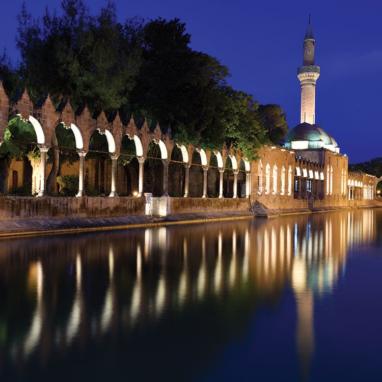 Ranta, Yolsuzluğa, Hırsızlığa
Yanlış atama yapılmış
#milliegitimmüdürü ne
 tepki gösteren, sesini yükseltenler. 

Diğer tarafta Bütün olayları görüp, sessiz kalanlar, göz yumanlar. Sosyal medyadan duyar kasanlar,
Derdiniz
 Memleket değil. Menfaat çıkar ilişkileriniz.
#sanliurfa