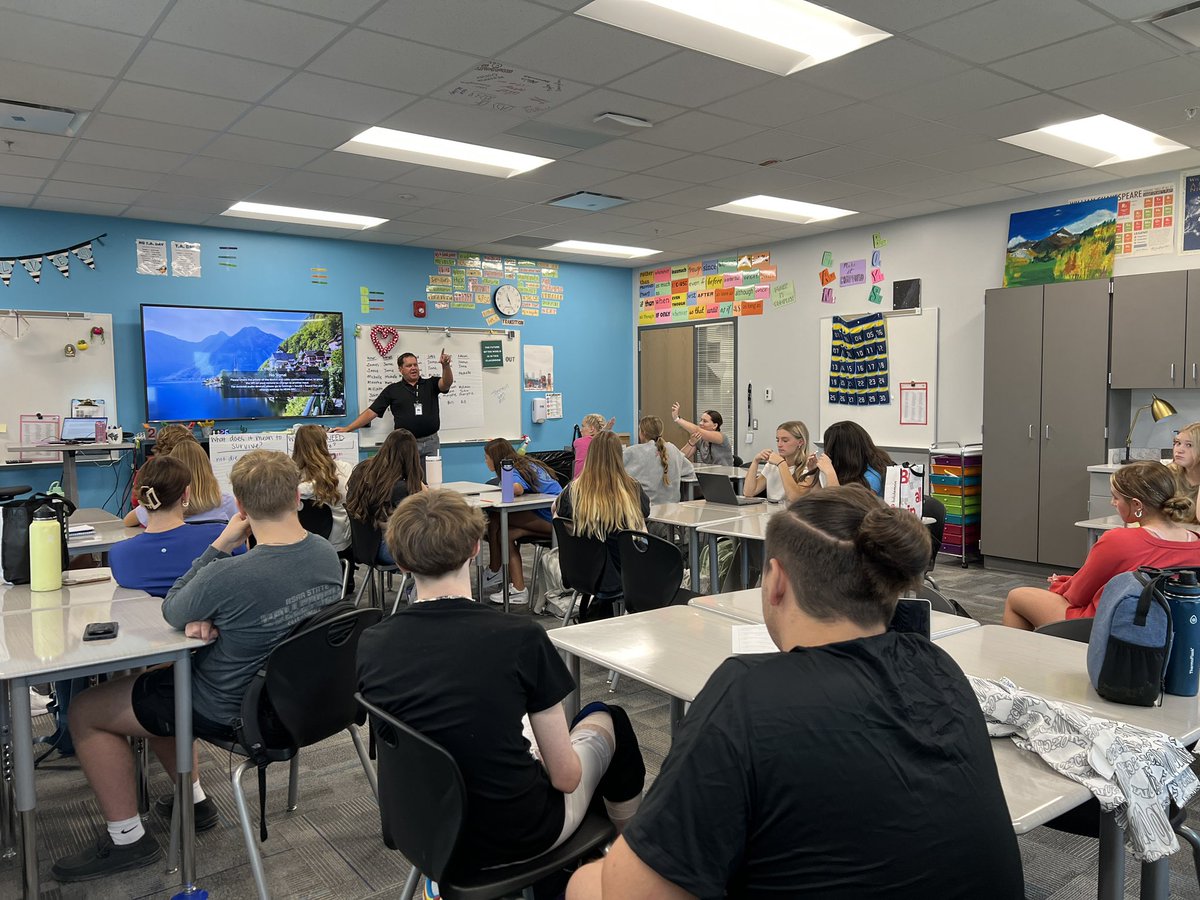 NorthHowler's tweet image. big thanks to school board member @scot_ringenberg for giving up some of his time to let our staff practice interviewing on Thursday. we all learned a lot about the roles and responsibilities involved with being on the EPS board as well as good interviewing technique. 🐺