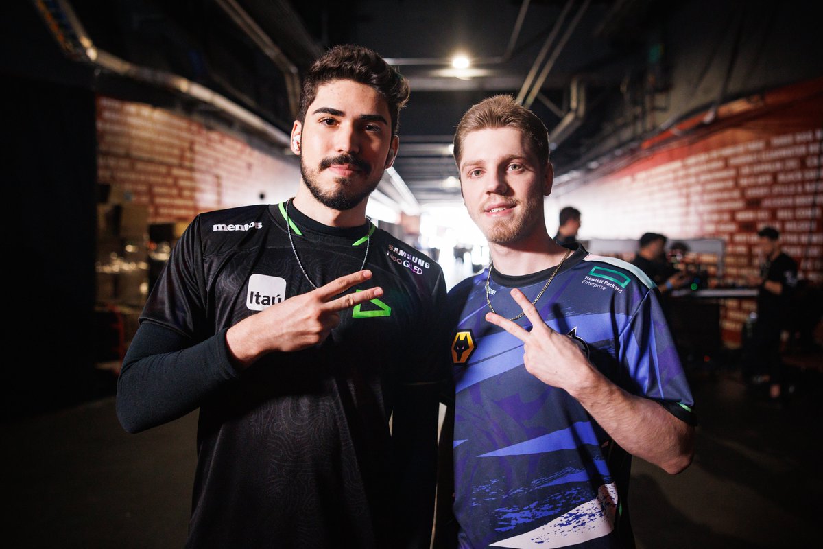 ValorantEsports's tweet photo. In the building ✌️ #VALORANTChampions https://t.co/7Rl5uj89A2