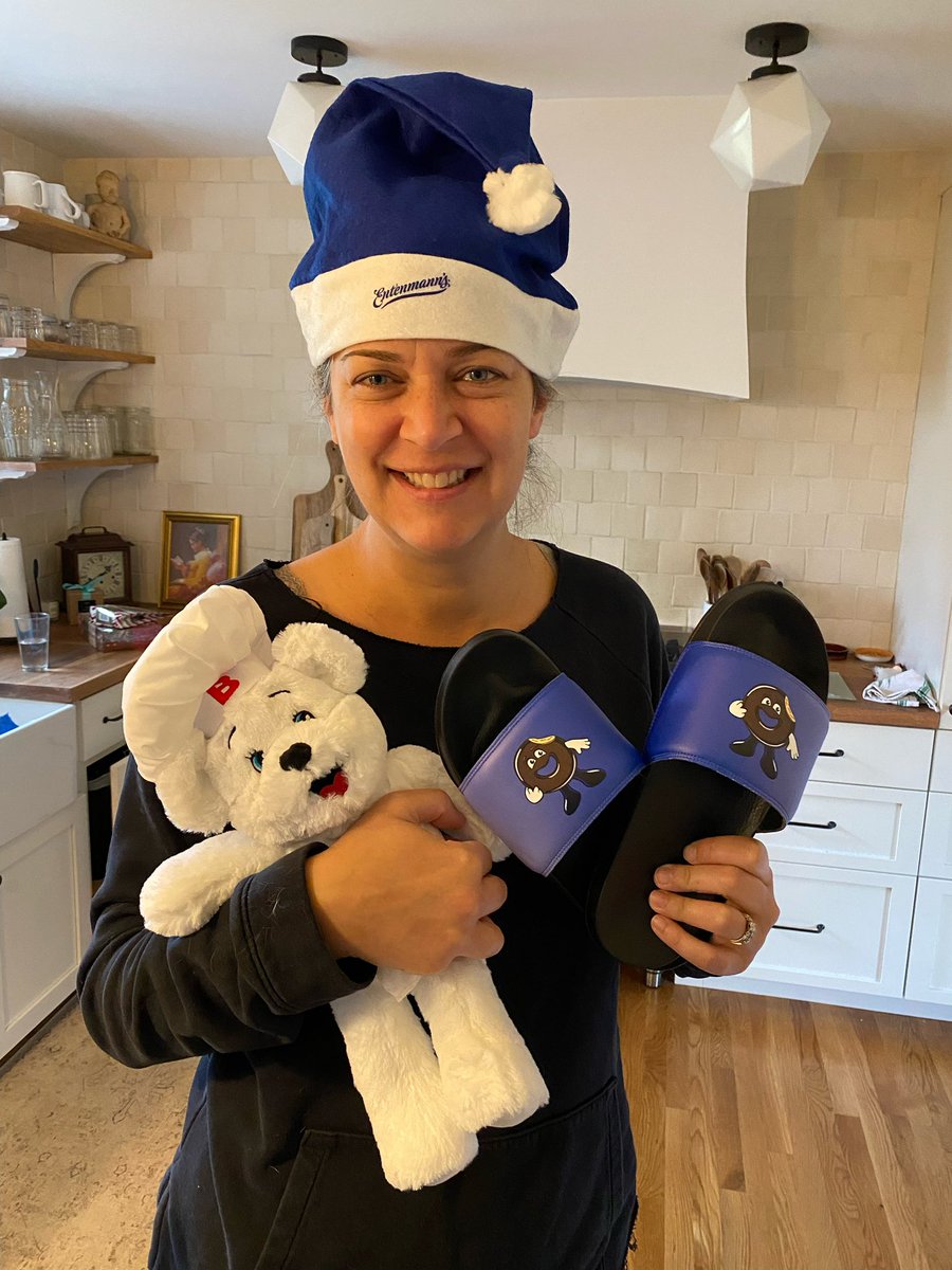 gormie4eva's tweet photo. @SebastianComedy my cousin shared your Entenmann’s slides video and tagged them, now she owns some slides too…and some! 🤣 https://t.co/kGHOIkRM5j