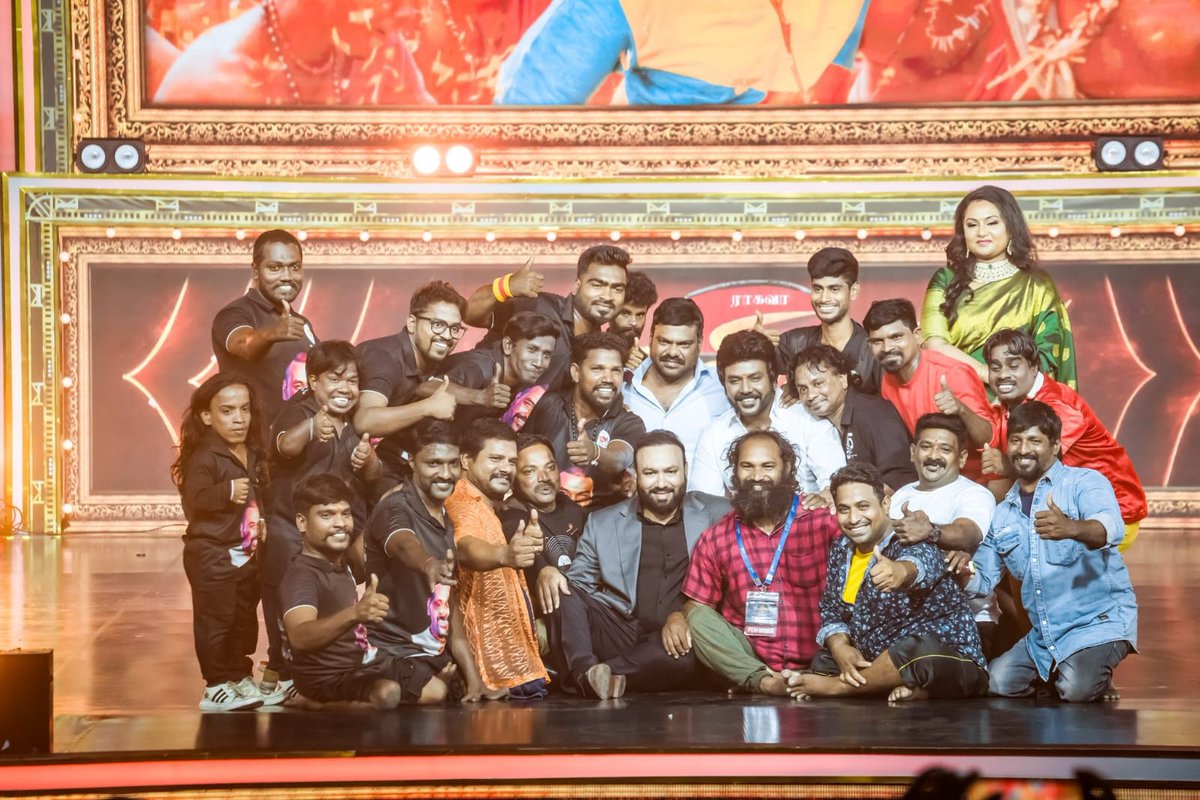 Chairman of @LycaProductions #Subaskaran donates ₹1 crore to Lawrence charitable trust at the #Chandramukhi2AudioLaunch

#Chandramukhi2 🗝️ #PVasu @offl_Lawrence @KanganaTeam @mmkeeravaani @RDRajasekar #ThotaTharrani @editoranthony @SonyMusicSouth @gkmtamilkumaran @proyuvraaj