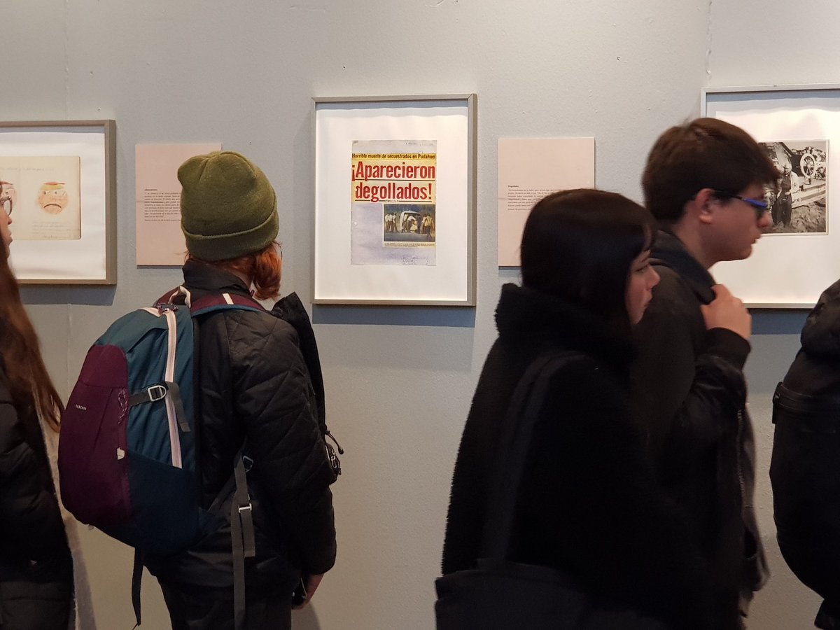 Javiera_R_I's tweet photo. Hoy fuimos con les estudiantes de Trabajo Social Utem a la exposición  Infancia en dictadura. Estará en estacion Mapocho hasta el 17 de septiembre. 
La recomiendo como espacio para reflexionar sobre el lugar de las infancias e intergeneracionalmente sobre la dictadura en Chile. https://t.co/c4DH1iGQjL