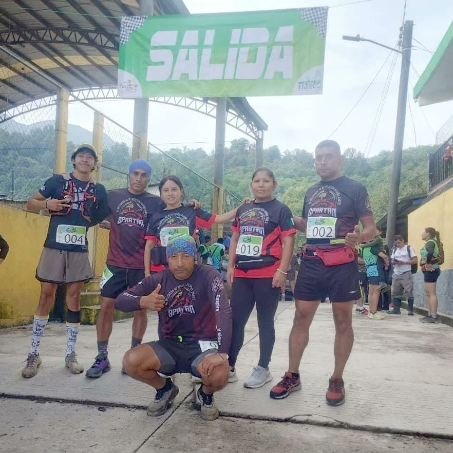 runnershuauchi's tweet photo. Primer Trail Tlaxco , Pue.👟👟👟🏃🏃🥇🥇🥇
Y los Runners huauchinango presentes
Con nuestros amigos de Spartan Running Club
#nieblatraihuauchinango #runnershuauchi #runnershuauchinango #runnershuachi #nieblatrail #sumandokmx #CorroAMiPaso #yoelegicorrer #frogstrail https://t.co/1U6icLPfmY