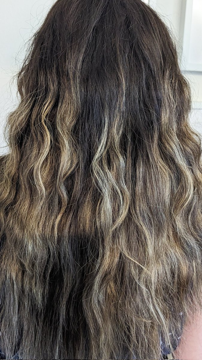 hyssopbeautyllc's tweet photo. #HOWTOHYSSOP - MAKE WAVES WITH LITHA!
Quick Tip on how to use our new Litha Making Waves Hair Texture Spray:
🌛 Apply spray on damp hair before bedtime
😴 Braid hair as shown and get your rest
☀️ Wake up & take the braids out. ❤️ Love your gorgeous beach waves! https://t.co/lpv1s6OQzU