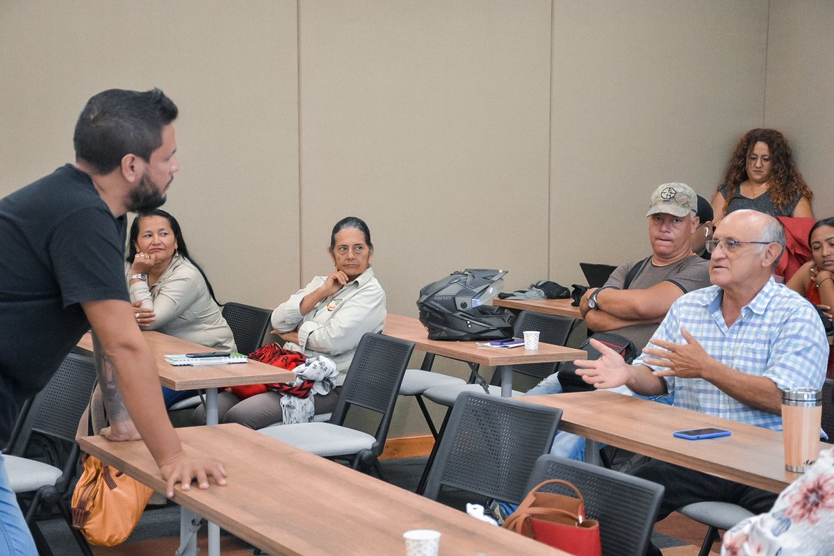 CCCASANARE's tweet image. #Hoy, unidades productivas participan en la primera sesión de transferencia de conocimientos en innovación. El encuentro es liderado por la Red Clúster Colombia de @Confecamaras en alianza con @MinAgricultura, con el propósito de fortalecer el #Agroclúster 🌾👥.