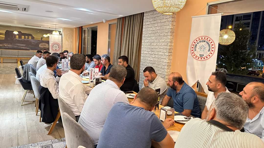 YunusTatar639's tweet photo. Selamun aleyküm arkadaşlar Tibfed - İletişim Ve Bilişim Federasyonu Diyarbakır il başkanlığı olarak il, ilçe başkan ve başkan yardımcılarımız ile tanışma ve TİBFED hakkında detaylı bilgilendirme yapma amacıyla bir araya geldik.
#TİBFED #CEPDER #DİYARBAKIR https://t.co/w0m9VsJAtN